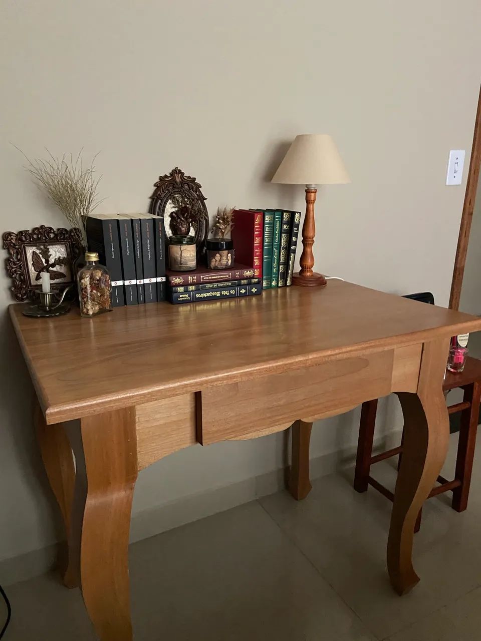 Mesa/Escrivaninha de madeira  - Foto 2