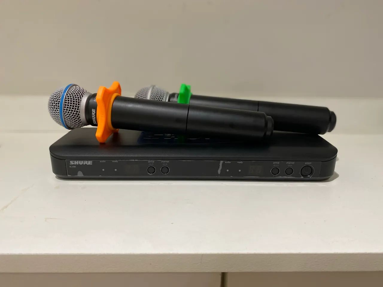 Sistema Sem Fio Duplo Shure BLX88 com Microfones SM58 e Beta 58A - Frequência J10 - Foto 4