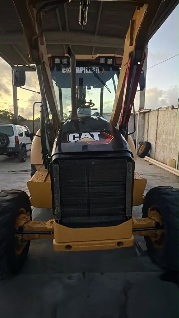 Retroescavadeira Caterpillar 2012 - Foto 5