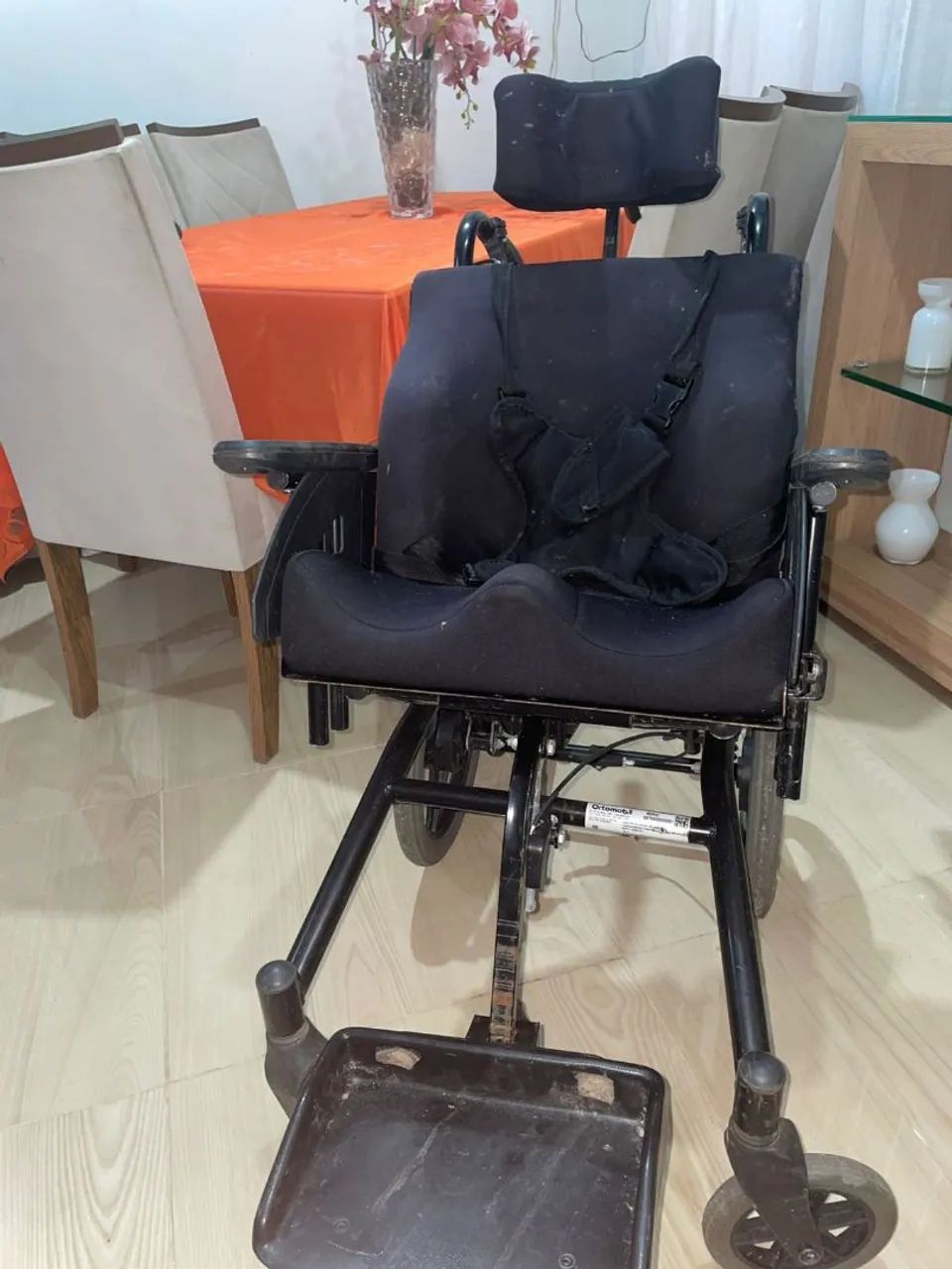 Cadeira de rodas ortomobil seminova - Foto 3