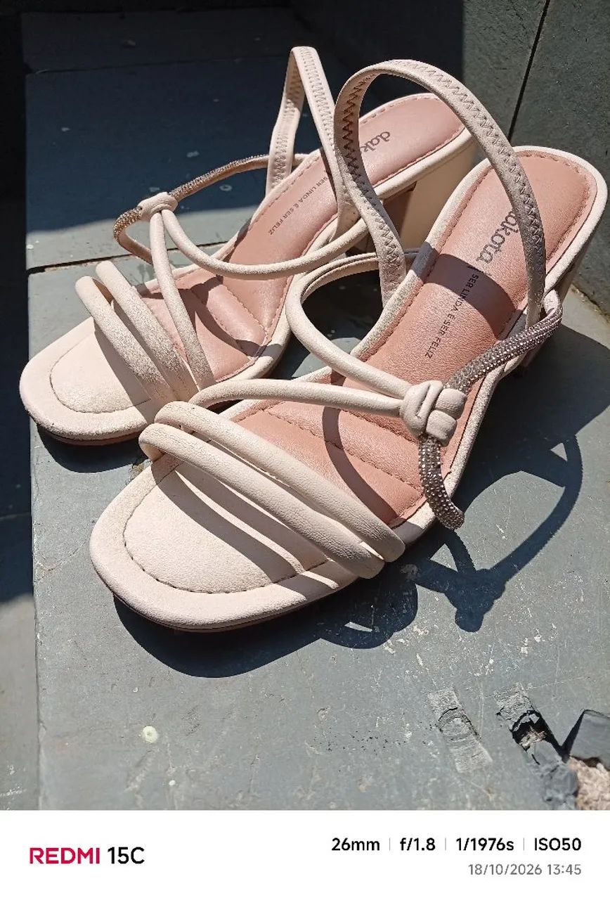 Bota  e sandália  - Foto 3