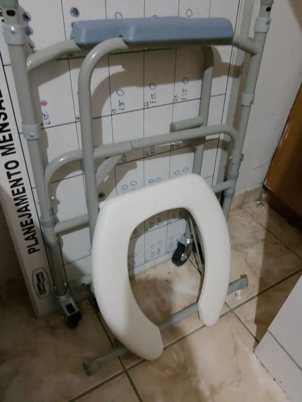 Cadeira de rodas para banheiro  - Foto 2