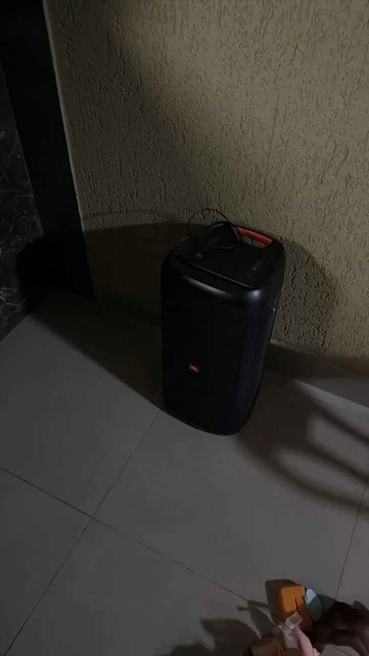 Caixa jbl partybox 100