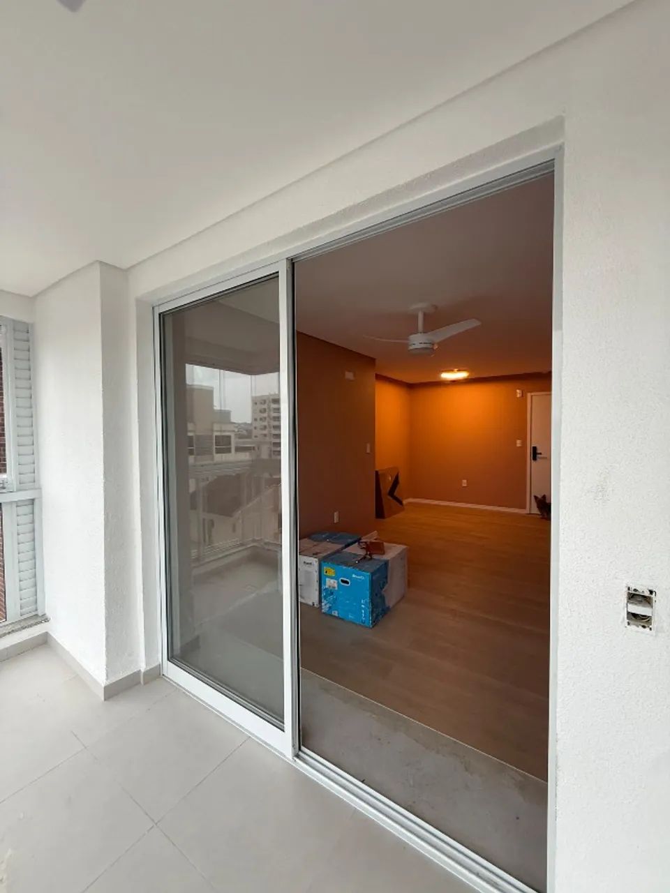 Esquadria de alumínio sacada