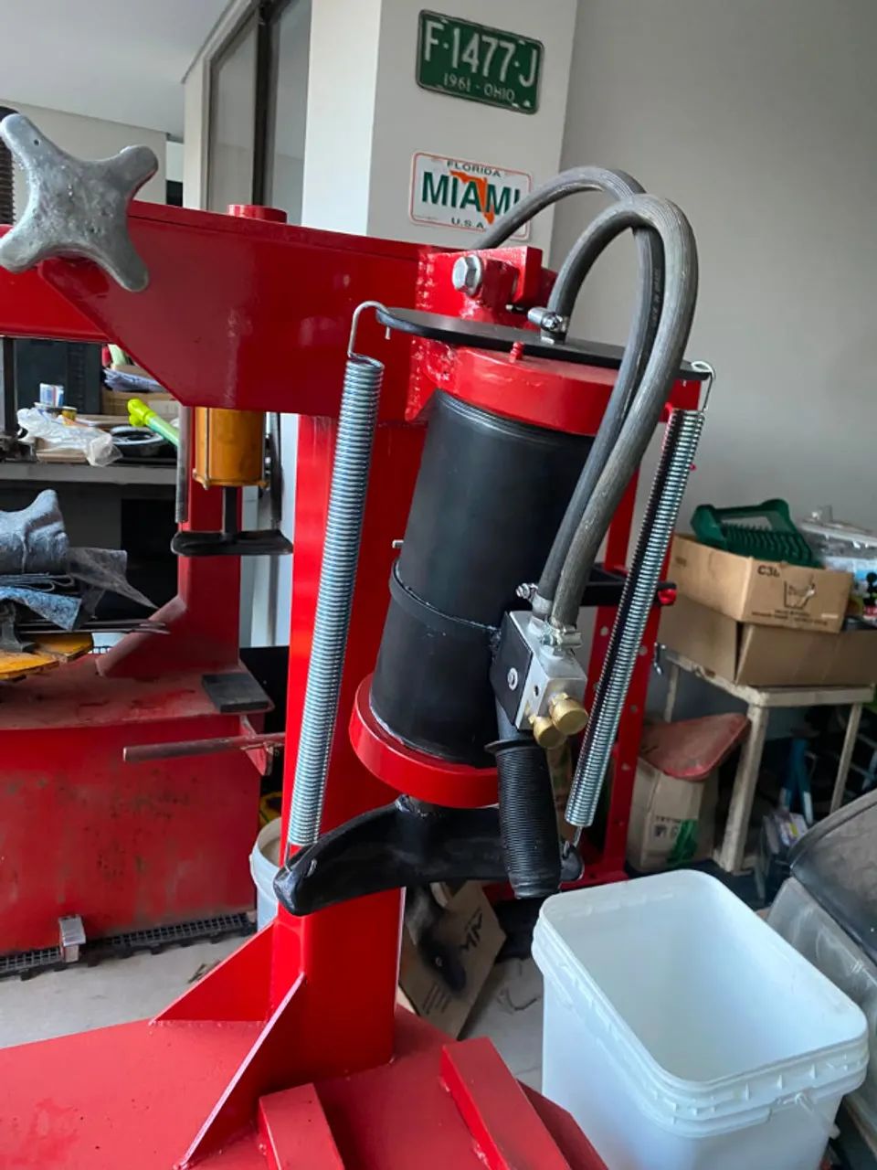 Máquina de montar e desmontar pneu trifásica - Foto 4