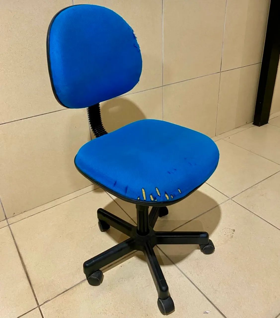 Cadeira de Escritório Giratória Azul (Para Reforma ou Uso) - Foto 3