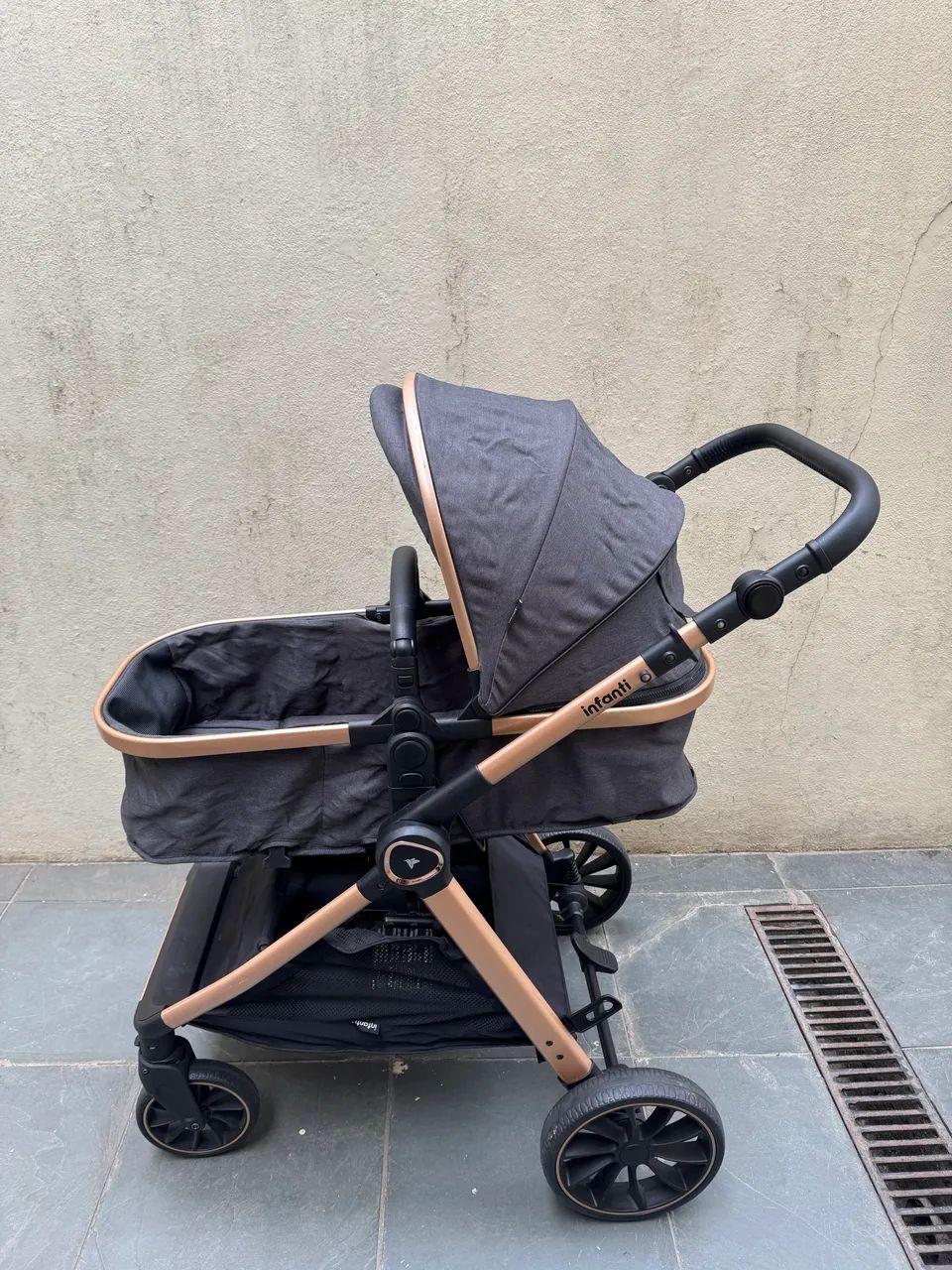 Carrinho de bebê INFANTI ROMANZO