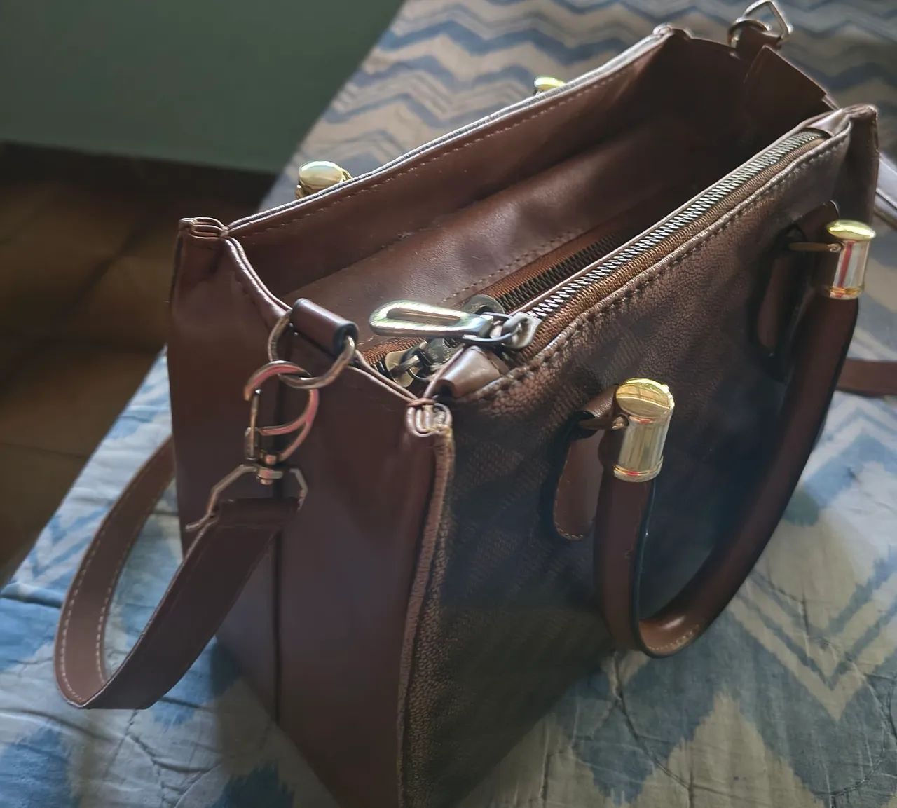 Vendo bolsa média com fichicler e alça  - Foto 3