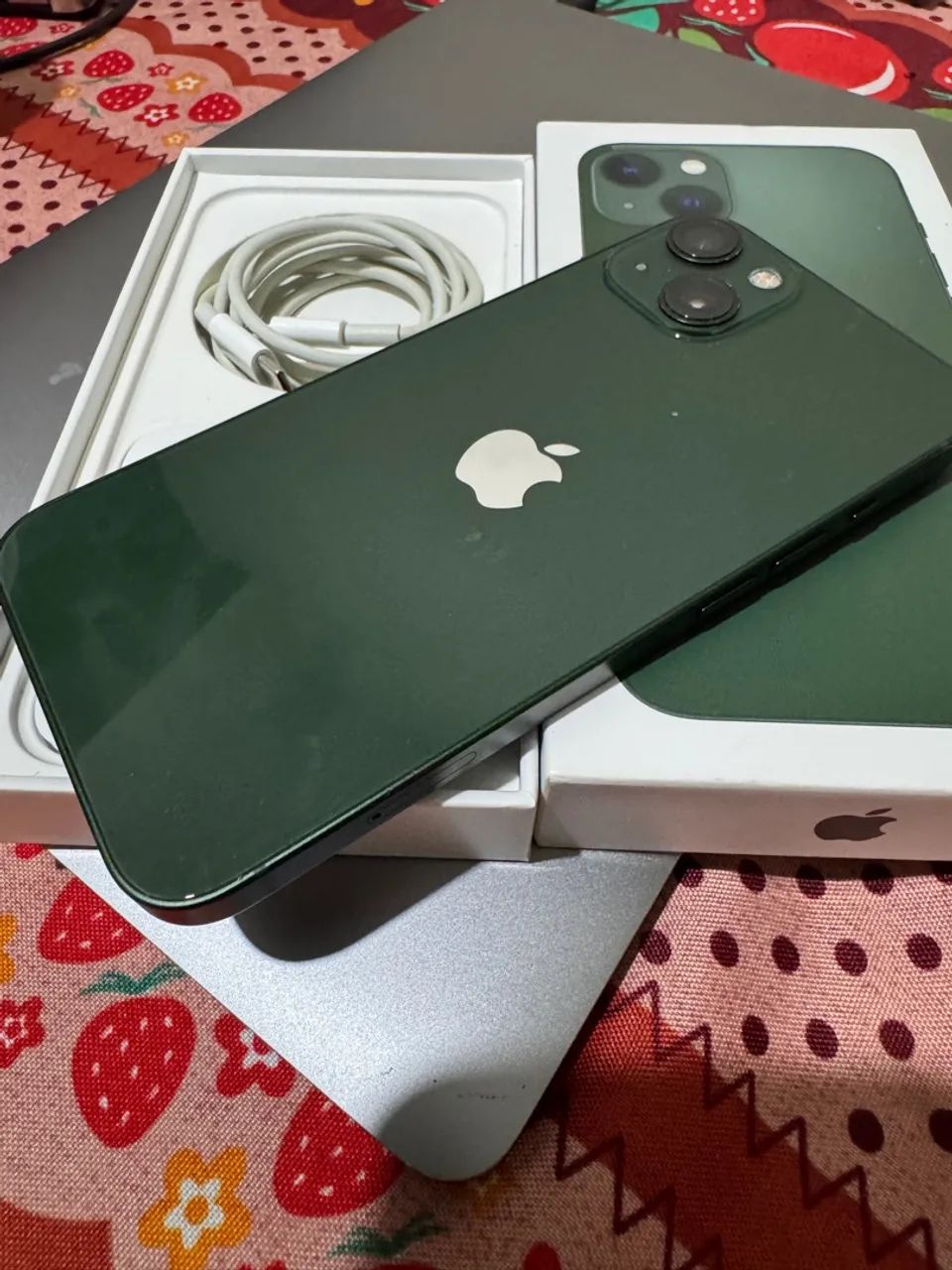 iPhone 13 128gb com caixa vende-se ou troca 
