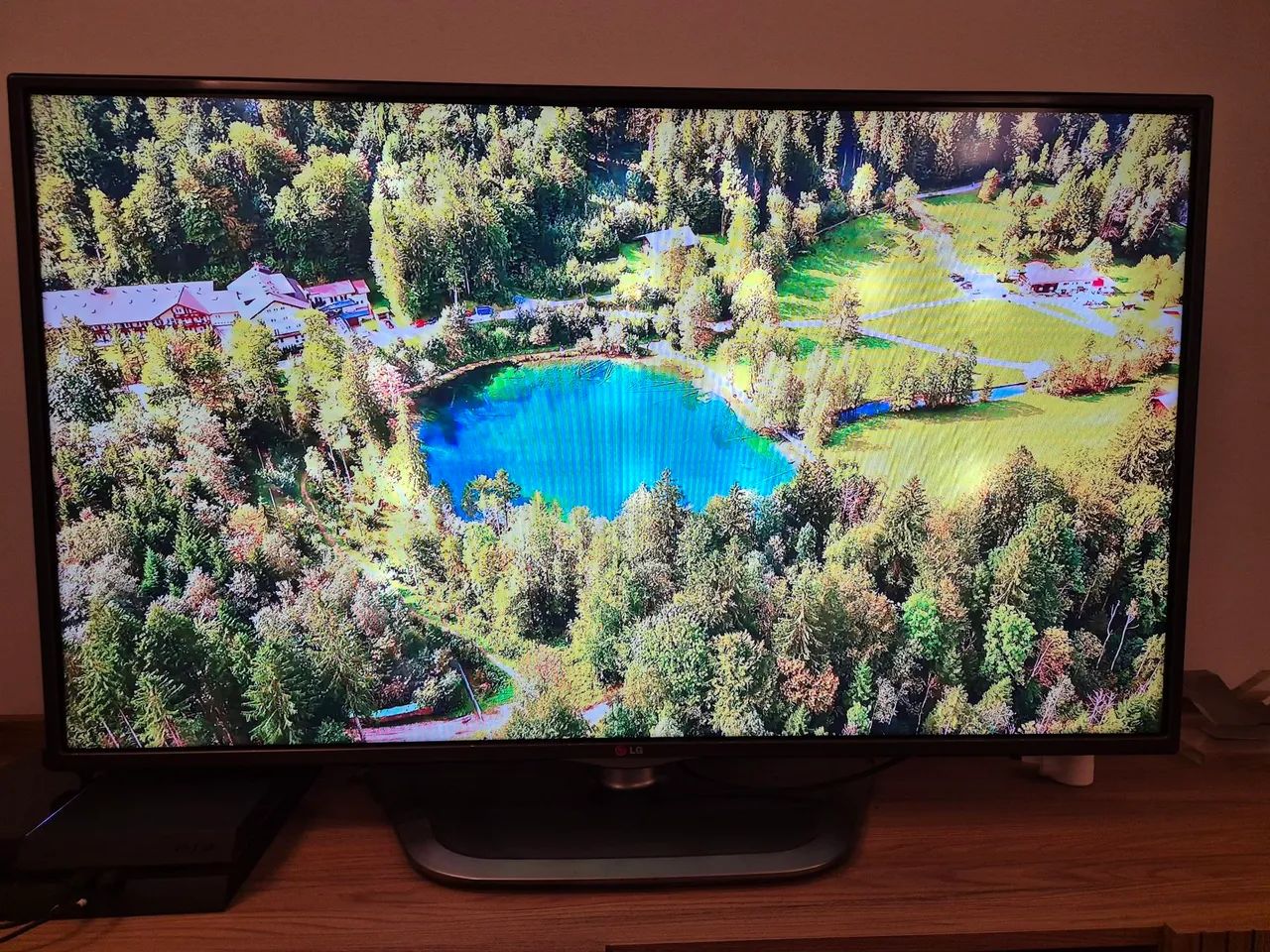 TV LG 42 polegadas Full HD Smart TV - 42LA6204-SG - Com defeito na tela