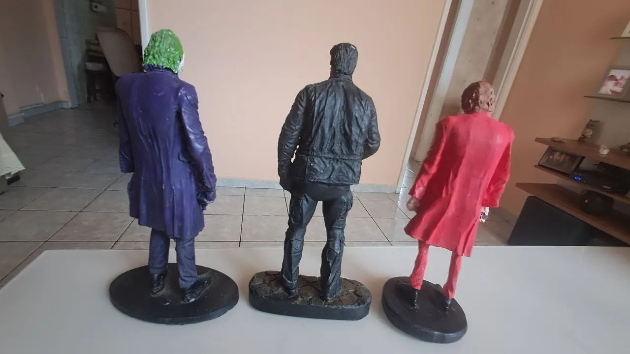 3 miniaturas do coringa de 18 cm - Foto 2