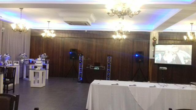 Projeção tela iluminação fumaça microfone aluguel *