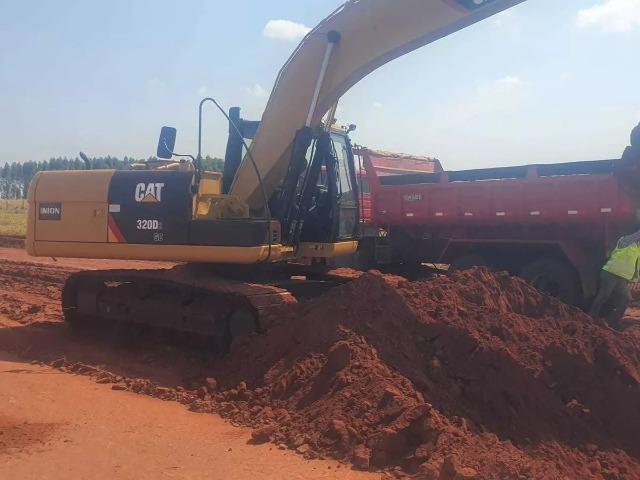 Escavadeira Hidraulica CAT 320 D2 - Foto 2