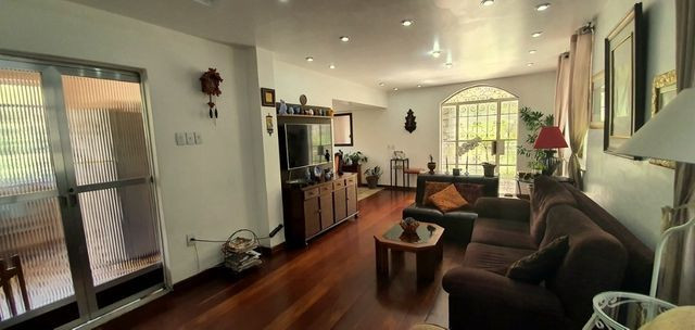 Belíssima Casa duplex com 4 qtos piscina churrasqueira anexo e 6 vagas - Foto 4