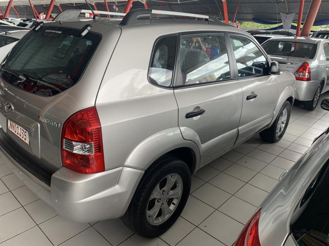 Tucson GLs 2.0 automático de 30.990 por 26.990 - Foto 3
