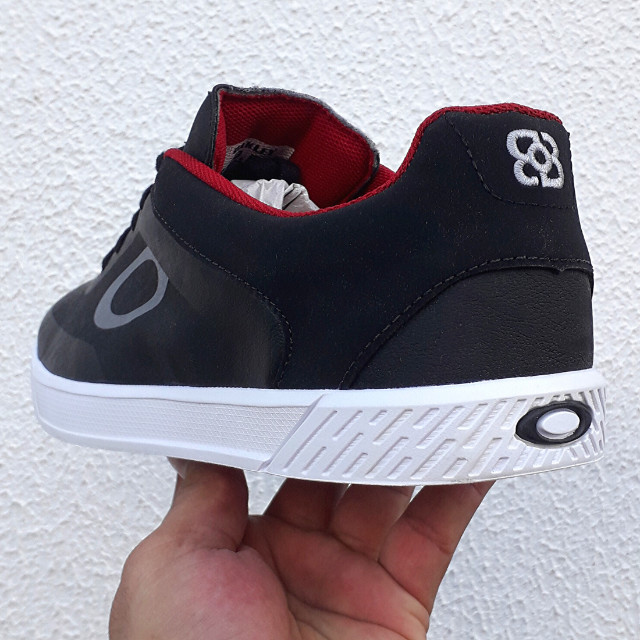 tênis oakley bob 2.0 td low