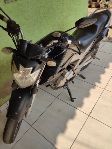 FAZER 250 ANO 2015 VENDO OU TROCO EM OUTRA COM VOLTA ,OBS MOTO COM DÍVIDA A SER PAGAS