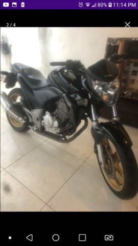 VENDO CB 300 ANO 2015 .PENEL NOVOS RELAÇAO NOVA MOTO BOA.