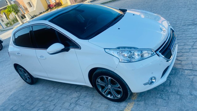 PEUGEOT 208 GRIFFE IMPECÁVEL