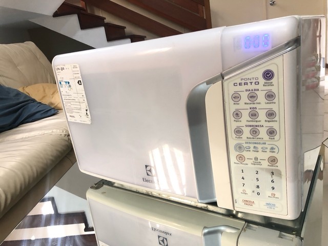 Microondas Electrolux 30 litros funcionando perfeitamente!  - Foto 2