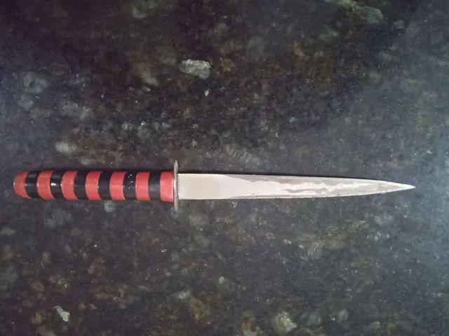 Punhal com bainha 