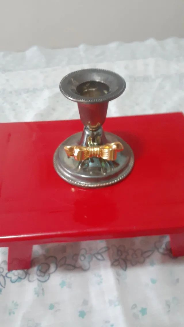 Castiçal  com laço  dourado metal