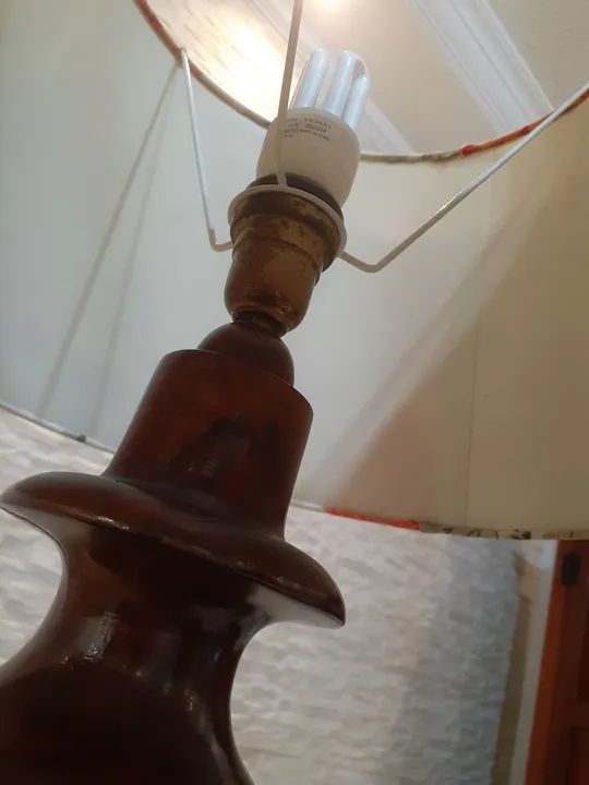 Abajur de madeira maciça  - Foto 5