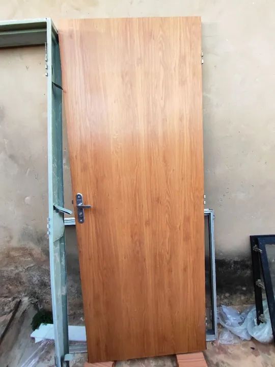 Porta de madeira usada 