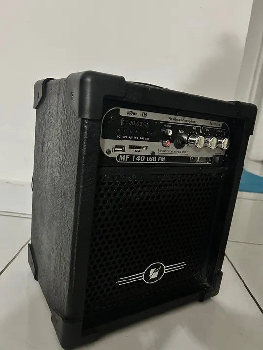 Som potente MF 140 USB FM - Com Bluetooth e entrada auxiliar