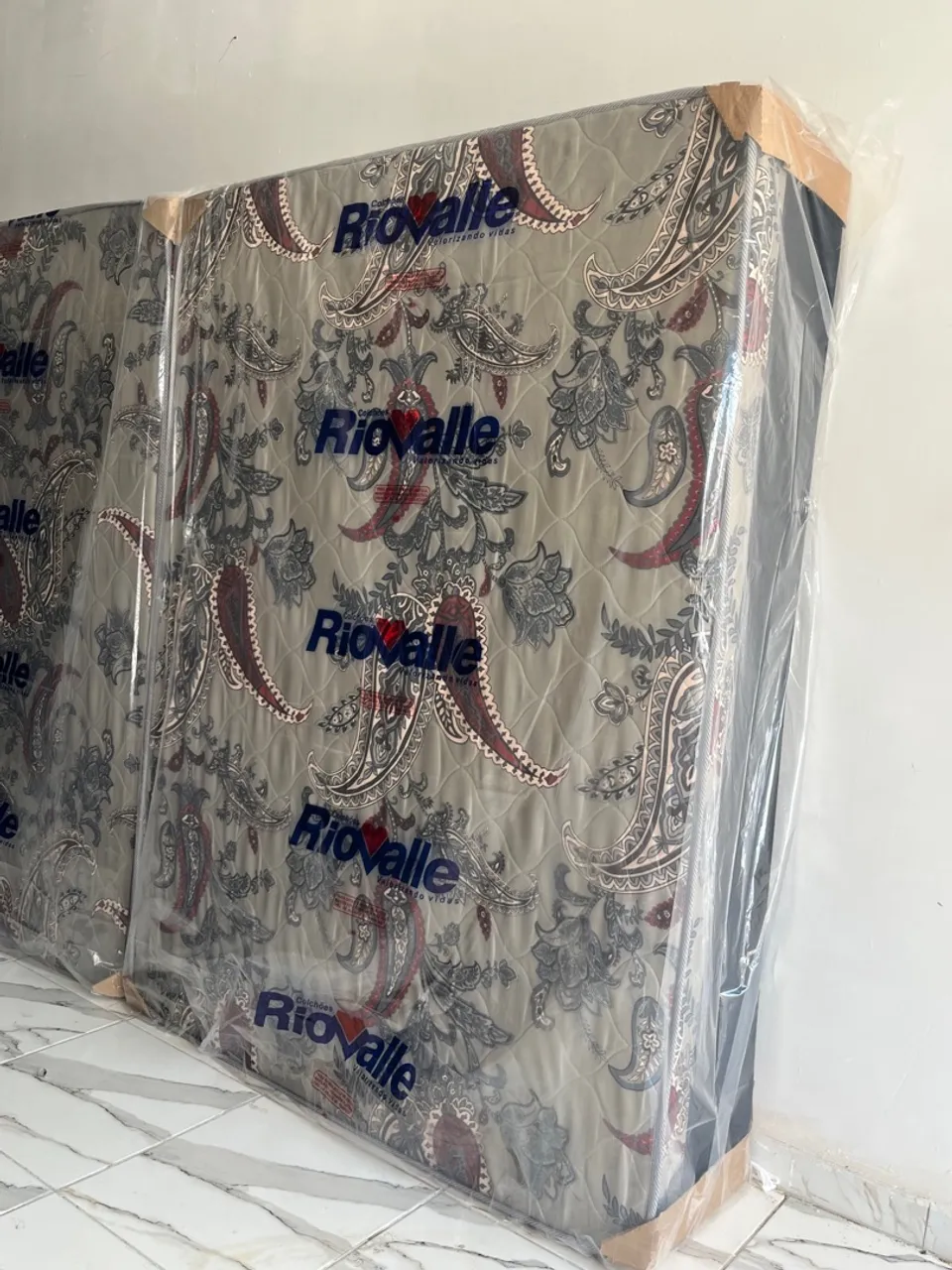 CAMA DE CASAL COM ESPUMA D28 NA PROMOÇÃO