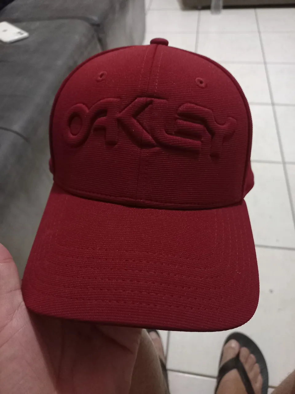 Três bonés oakley originais