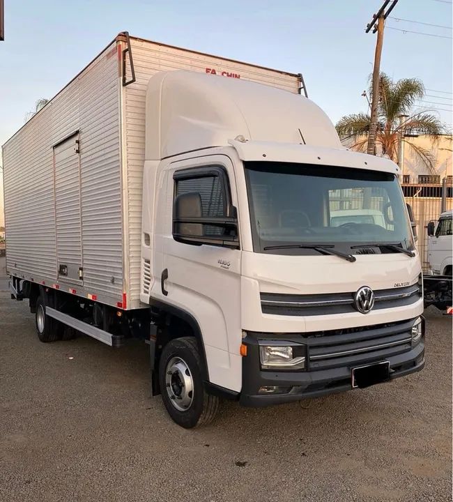 VW 11.180 baú ano 2019