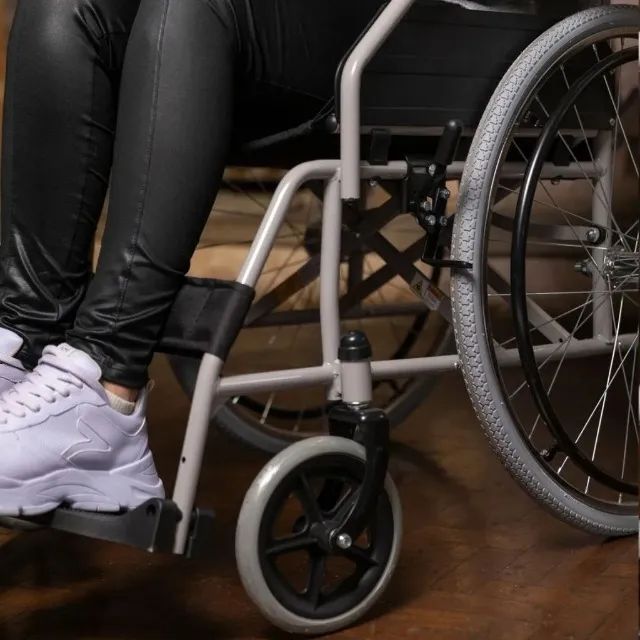 Cadeira de Rodas D100 Dellamed | Dobrável, Leve e Resistente | Entrega Gratis Manaus - Foto 6