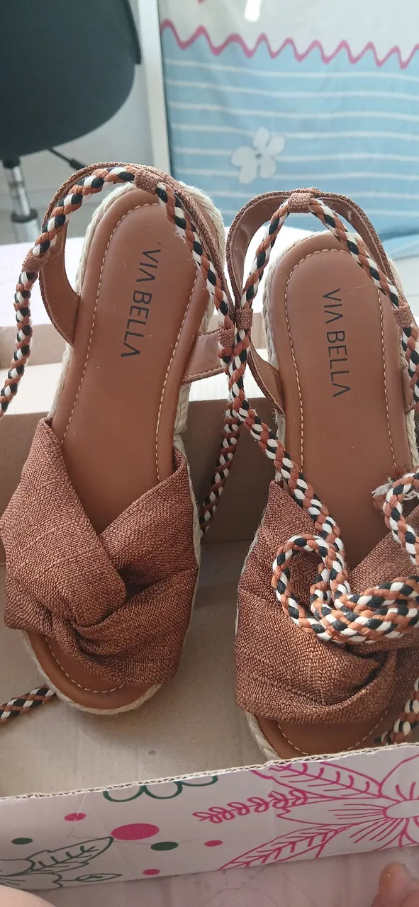 Sandália Via Bella Marrom com Detalhes em Corda
