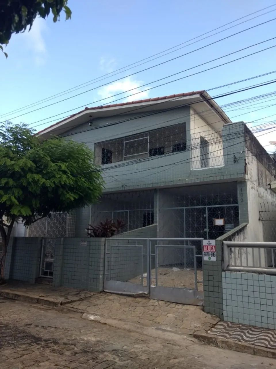 Casa Espaçosa no Centro com Garagem e Terraços!