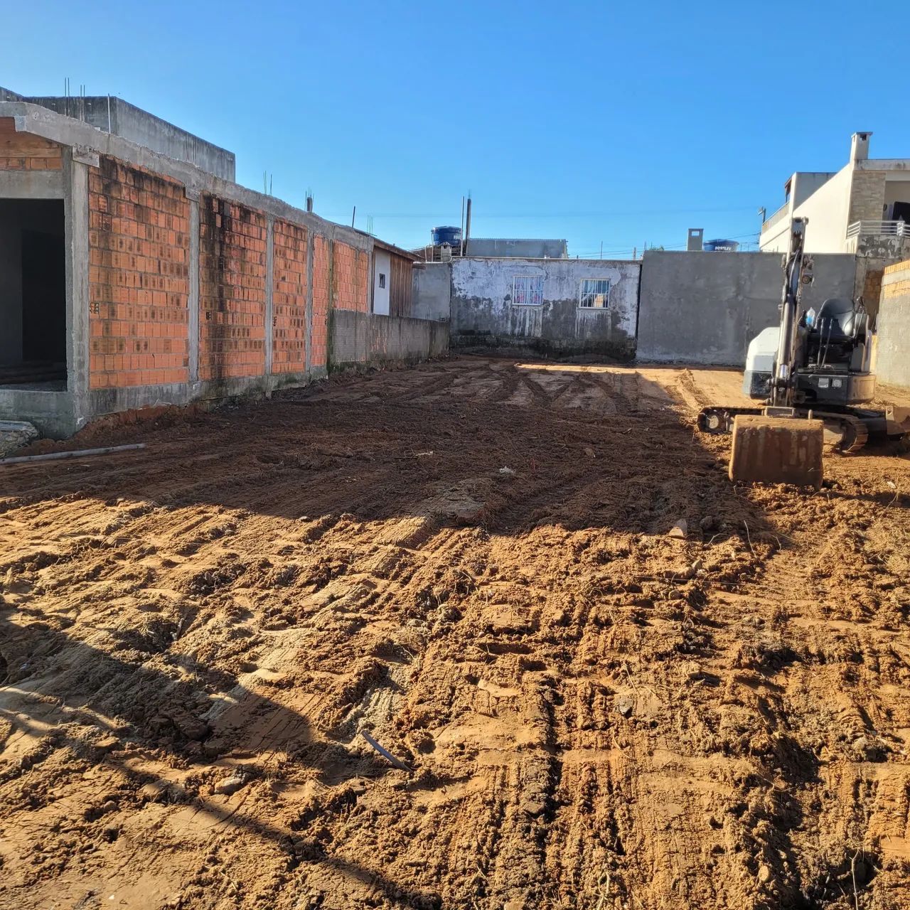 Locação de máquina para terraplanagem e caminhões  - Foto 5
