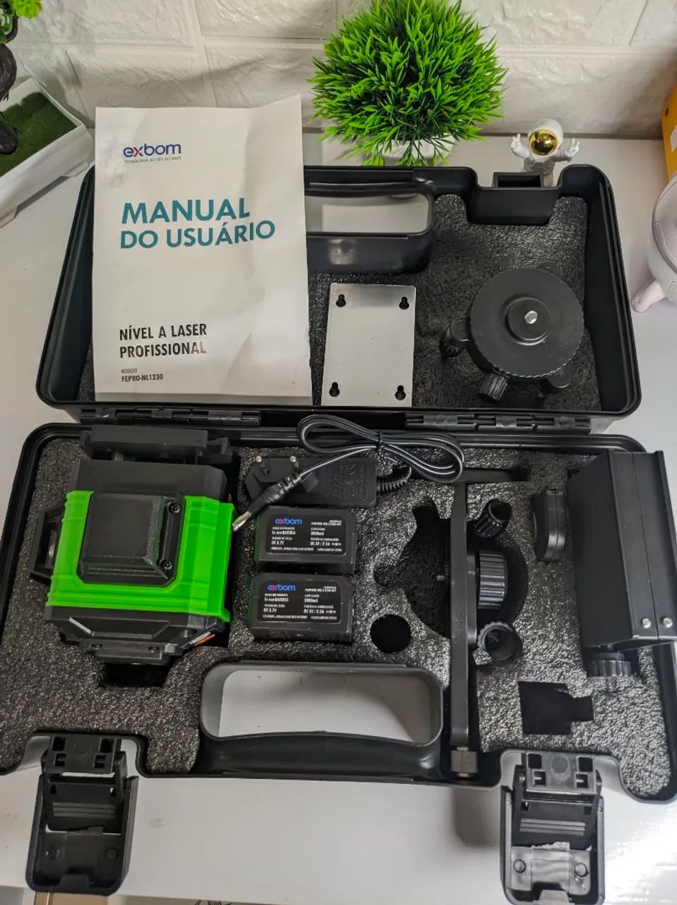 Nível a laser Exbom 12 linhas 2 baterias kit completo + tripé - Foto 2