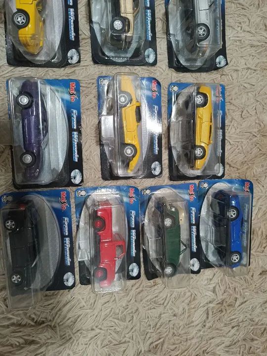 Lote com 13 carrinhos da coleção Free Wheels Maistro jornal extra - Foto 3