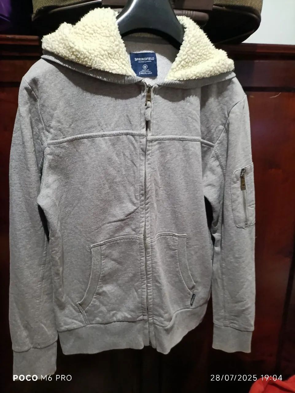 Jaqueta acolchoada azul marinho blusa cinza fofinha - Foto 4