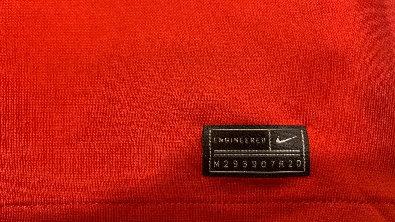 Camiseta Liverpool M - perfeito estado - Foto 2