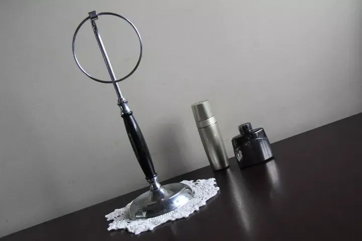 Toalheiro Sacerdotal ( Metal e Madeira ) - Ouro Preto Anos 40