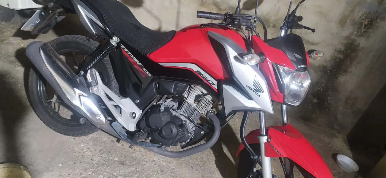 Vendo Titan 160 vermelho perolizado moto impecável ,único dono super conservada