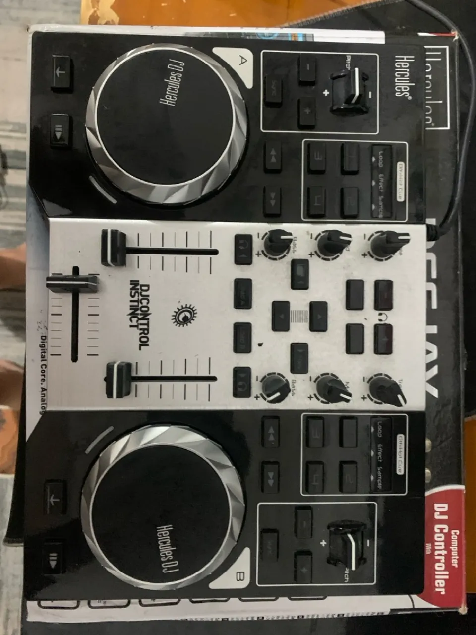 Controlador DJ Hercules DJControl Instinct