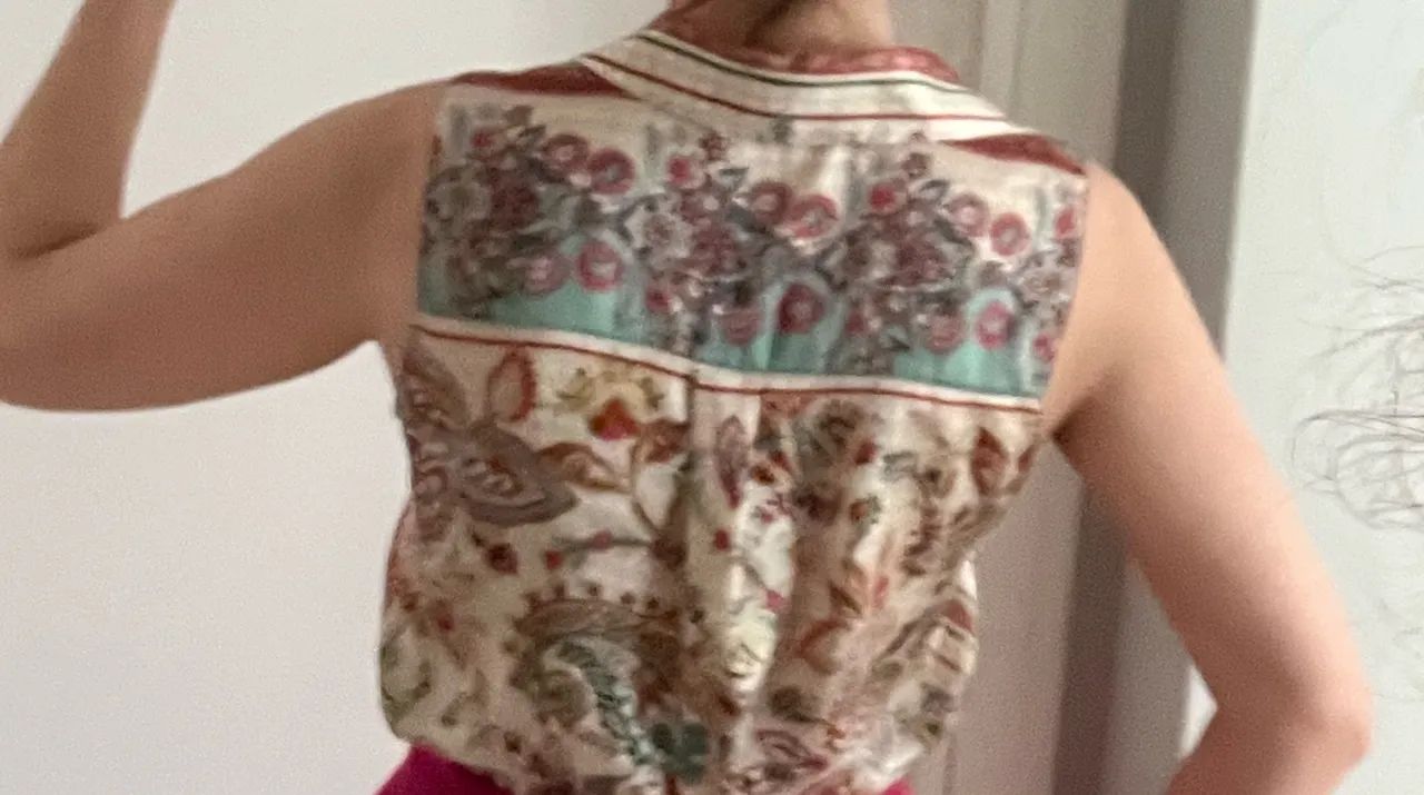 Camisa Zara Sem Manga com Botões  - Foto 4