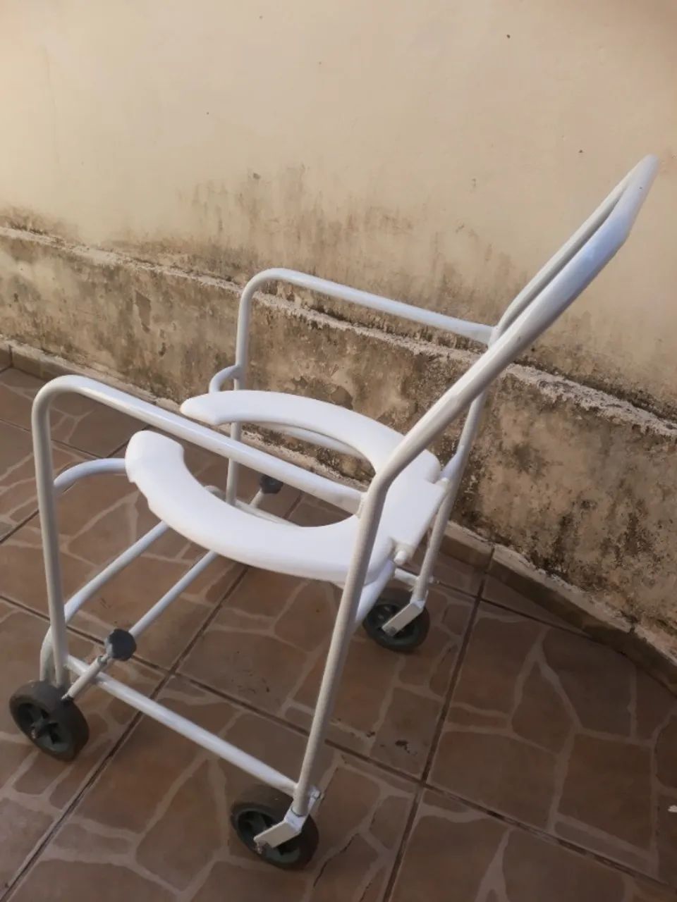 Vendo cadeira de banho  - Foto 2
