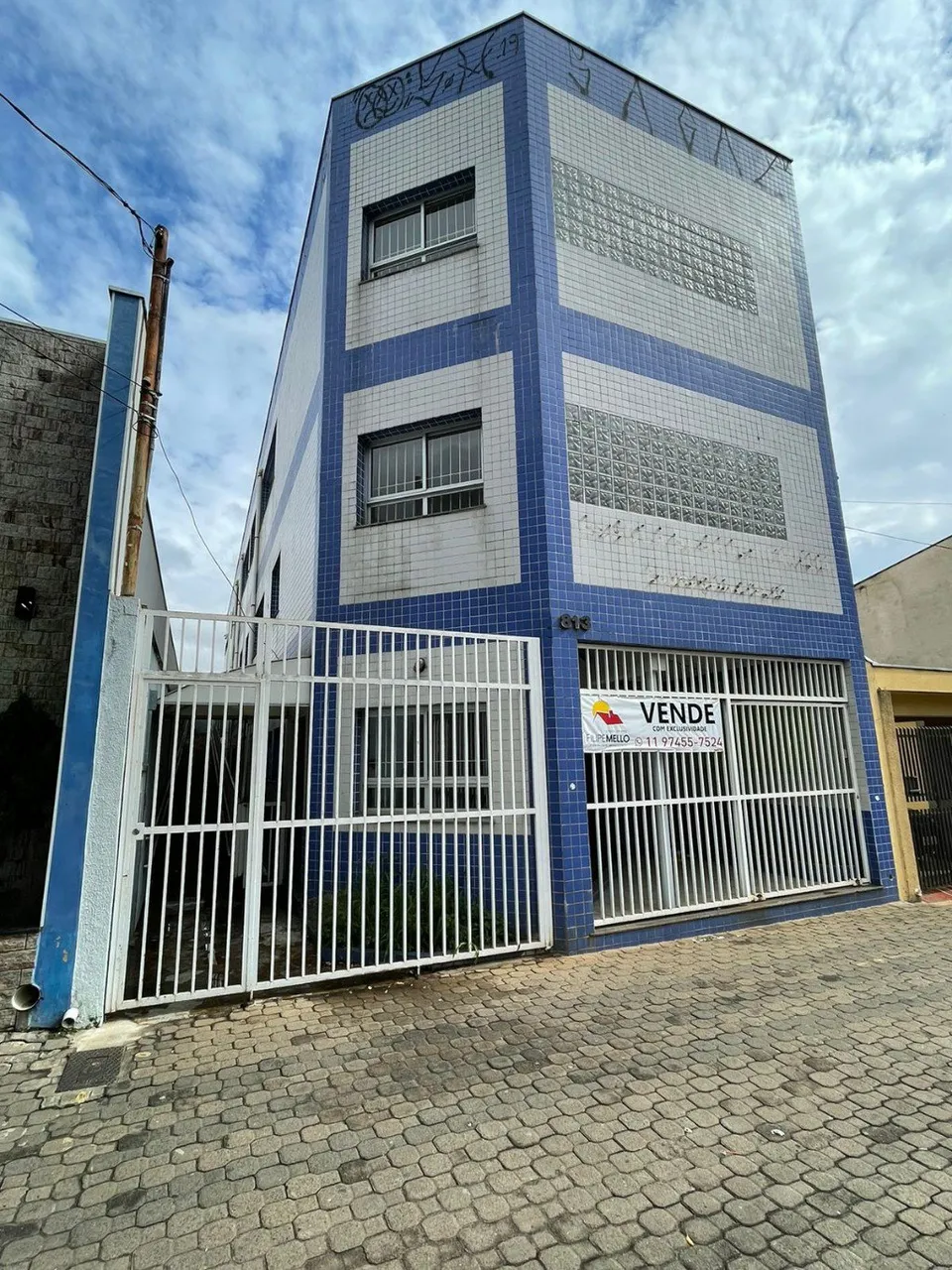 Prédio/Edifício inteiro para aluguel e venda tem 750 metros quadrados com 8 salas com espa