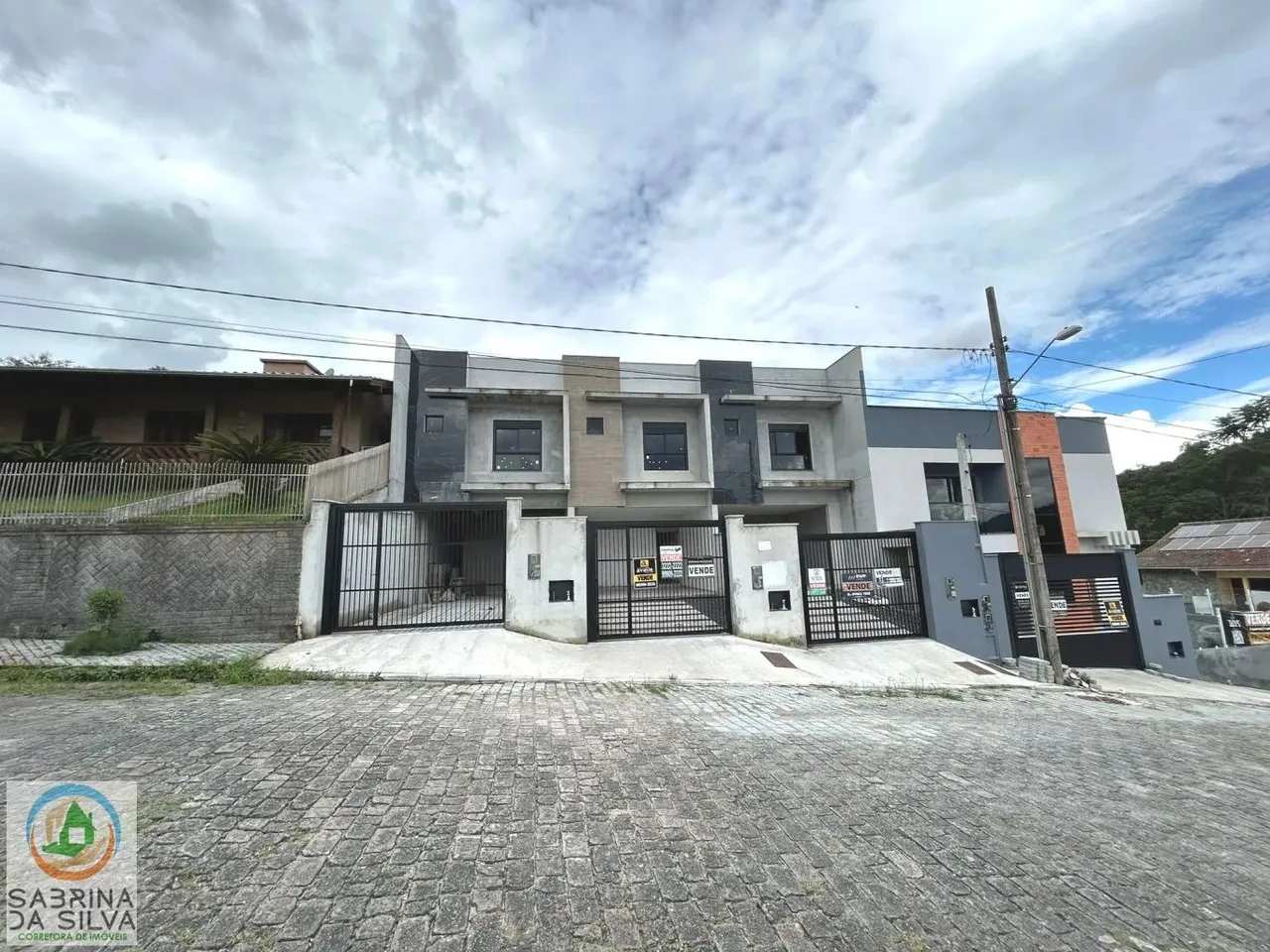 Sobrados em construção na Escola Agrícola com 3 suítes