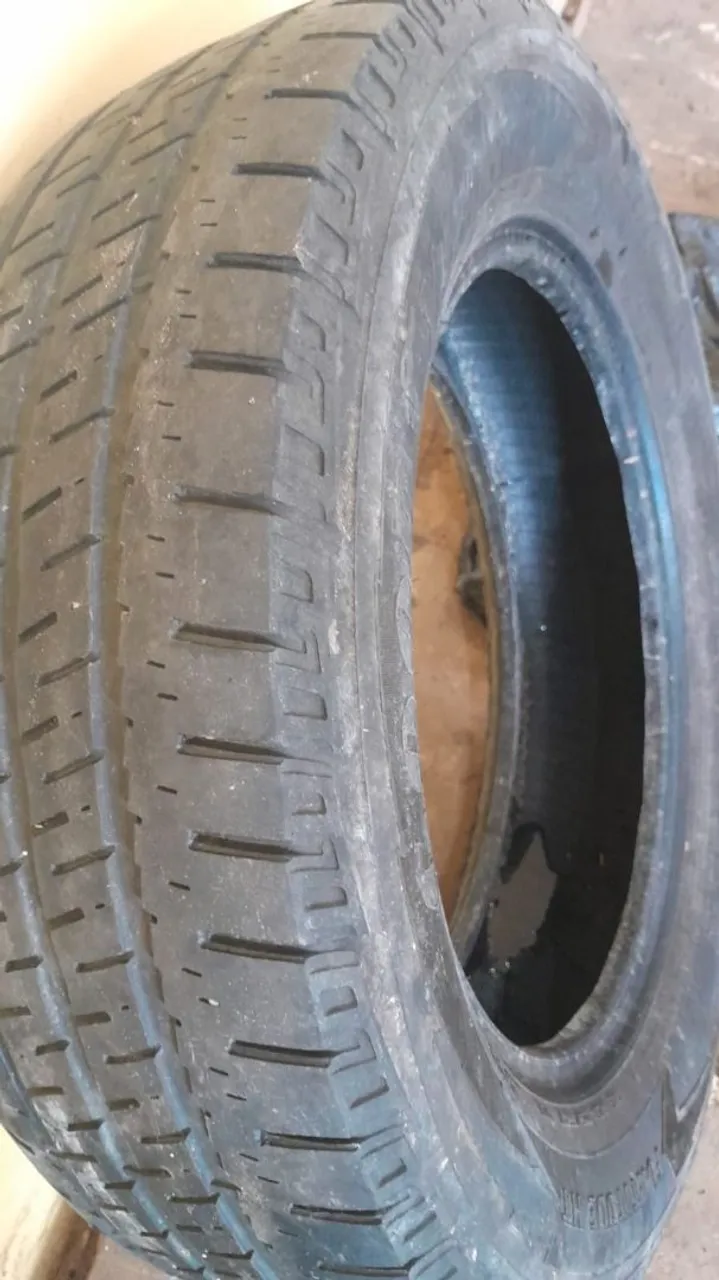 Pneu da caminhonete touro