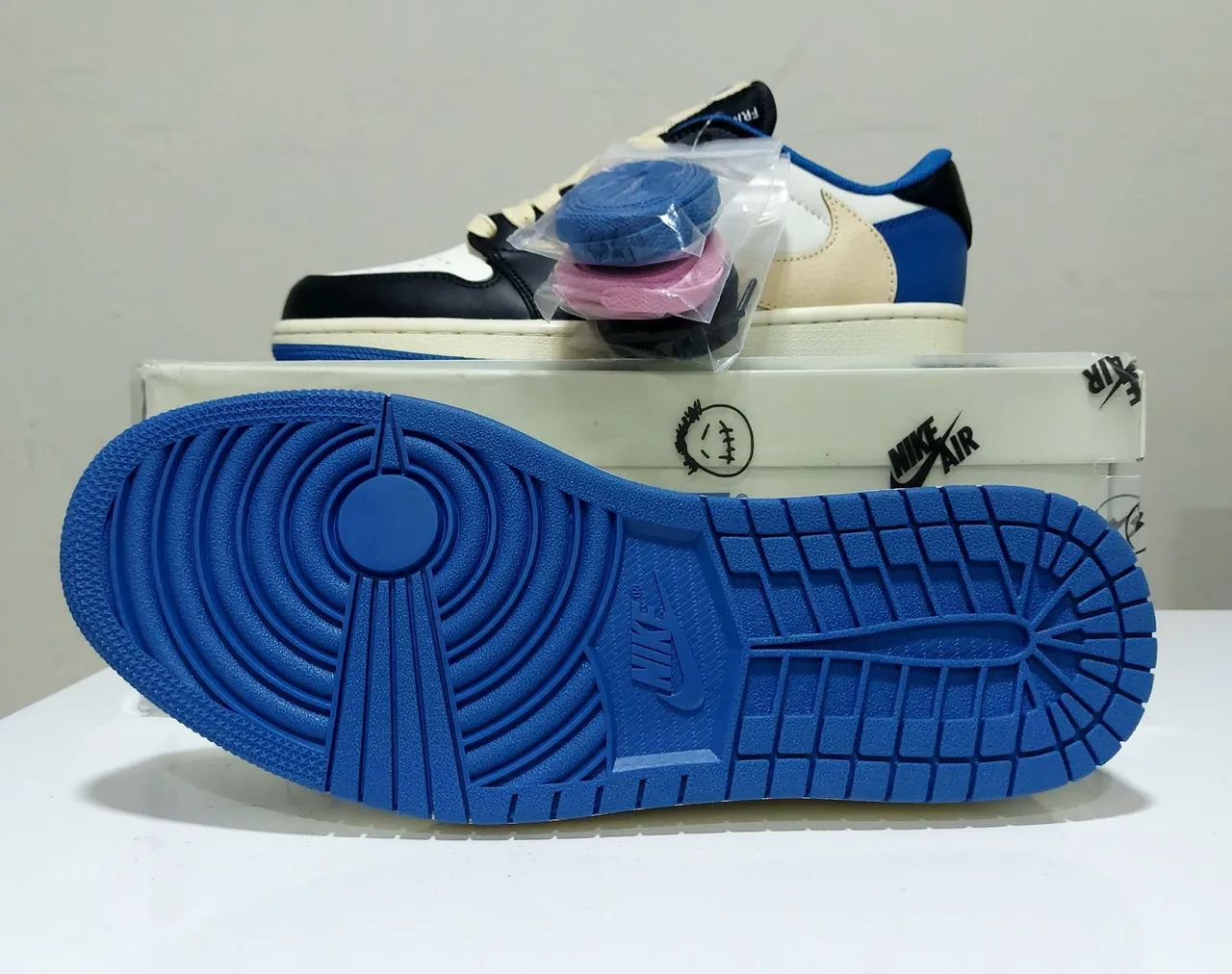 FRAGMENT DESIGN X TRAVIS SCOTT X AIR JORDAN 1 LOW - Foto 2