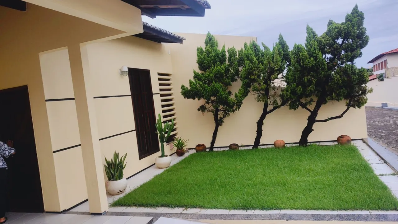 Alugo casa em condomínio no olho d'água 
